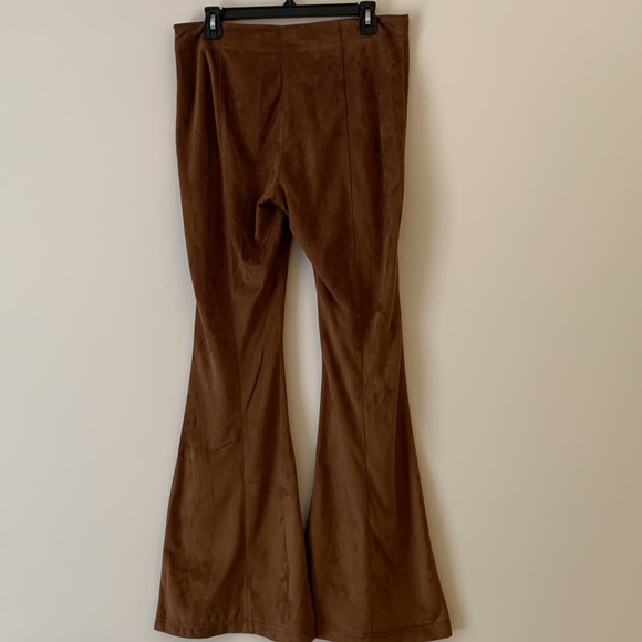 ELAN. Faux Suede camel brown bell bottoms. Zipper on side. - Picture 5 of 13